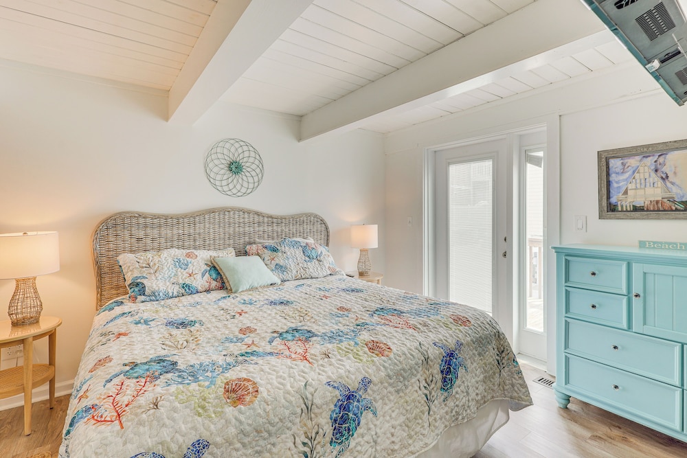 Unique A-frame Beach House: 'the Beacon at Oib'
