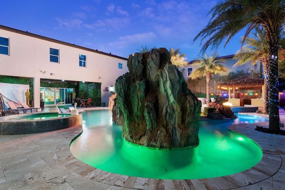 20 Bedroom Hollywood Themed Mansion Private Pool+Lazy River 20 Home