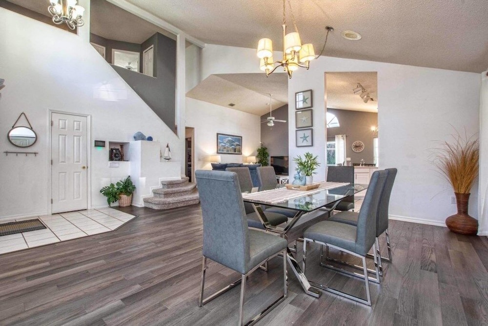 Beautiful Waterfront Home Close To Disney!large Spacious Layout, Pool & Wifi 4 Bedroom Home