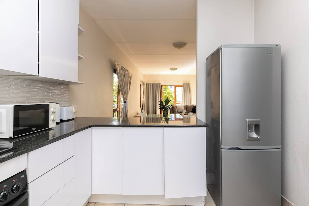 2bed in Sandton City