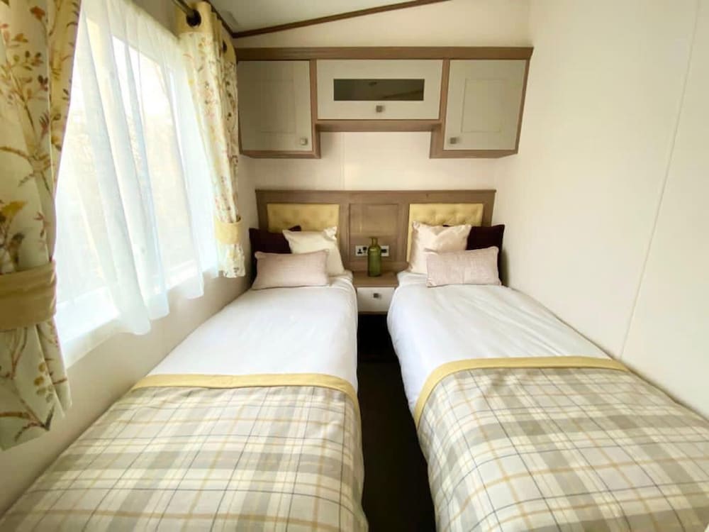 Inviting 3-bed Lodge Tattershall Lakes, Lincoln view 2