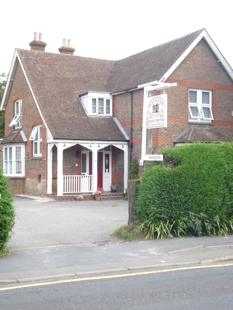 Horley Vacations - Masslink Guest House - Property Image 1