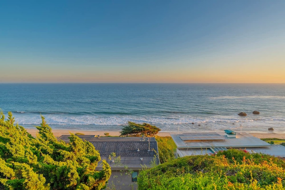 Malibu Retreat w Beach Access and Ocean View