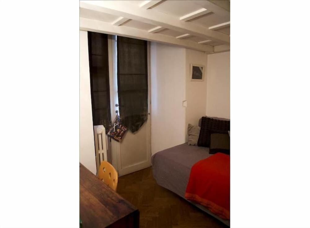 In Rome, Aristocratic, 3 Bedroom in Elegant, Historic Palace 3 Bedrooms 3 Bathrooms Apts