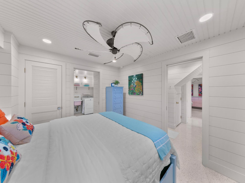 Ocean Paradise by Distinctive Beach Rentals