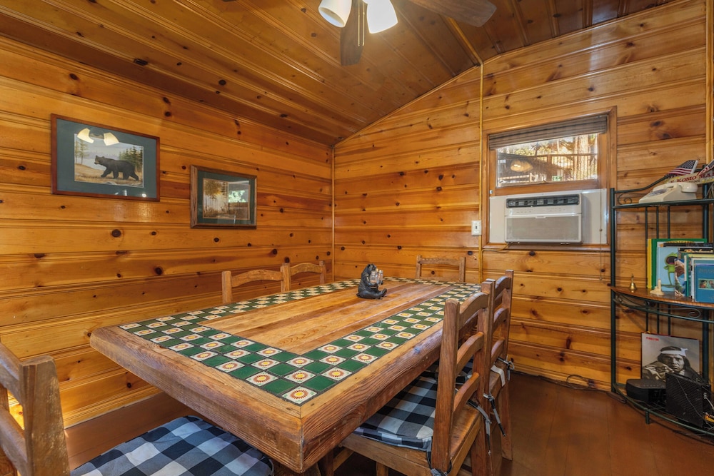True Big Bear Lake Cabin with jacuzzi