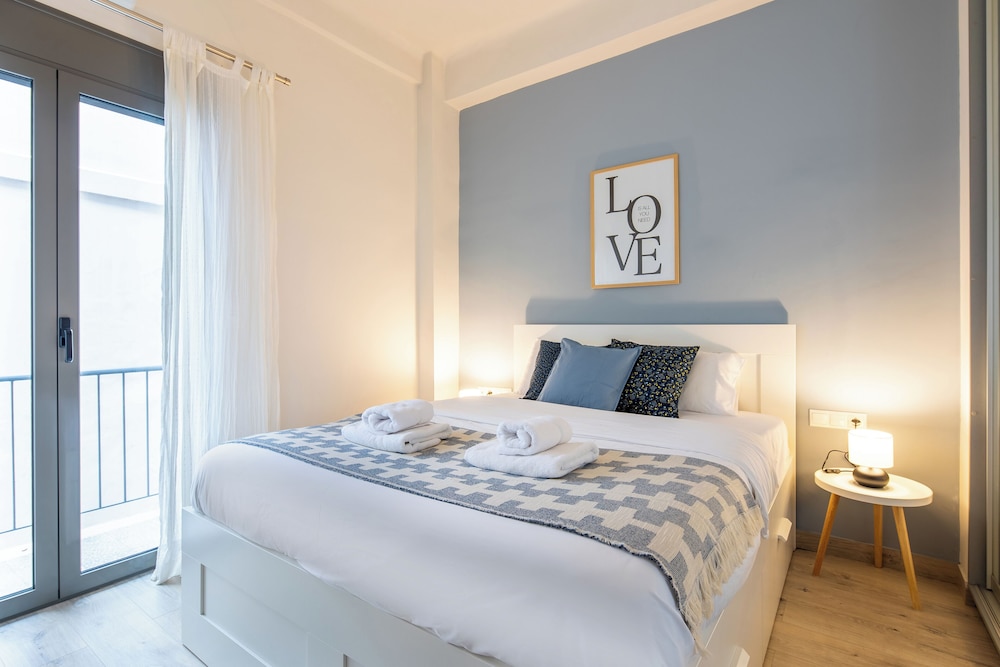 The Beatles 2-BR Apartment in Athens