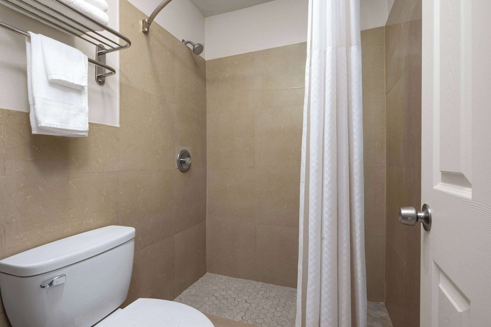 Days Inn by Wyndham Bakersfield