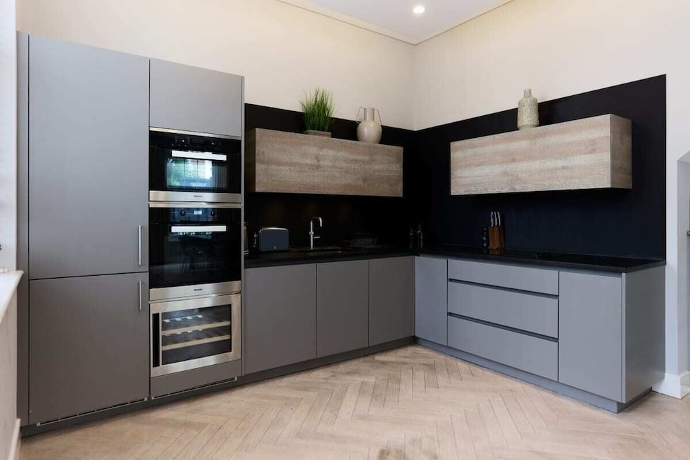 The Westbourne Park Place - Elegant 3bdr Flat