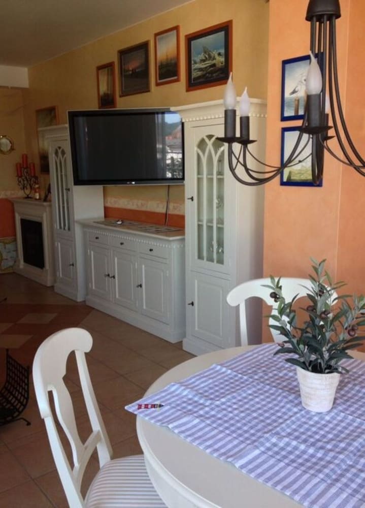 55, Apartment House 