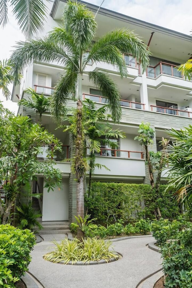 Elegant Beachfront 3BR Condo at Pearl of Naithon