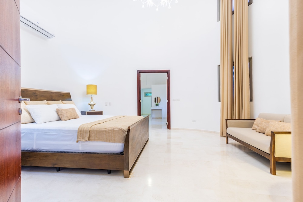 Villa Desiree 5BR Cocotal Luxury Villa Pool Maid