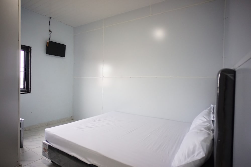 OYO 94903 Akasia Guesthouse