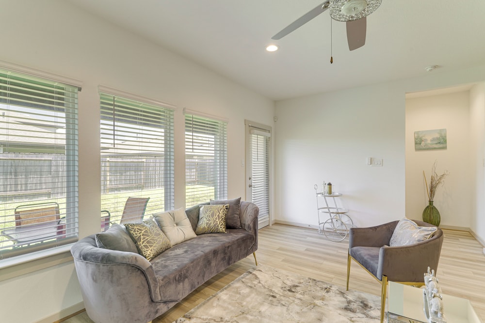 Fenced Yard: Quiet Family Home in Richmond