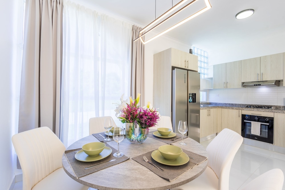 New Modern 2-lvl Punta Cana Villa in Gated Community With Private Pool Rooftop Jacuzzi