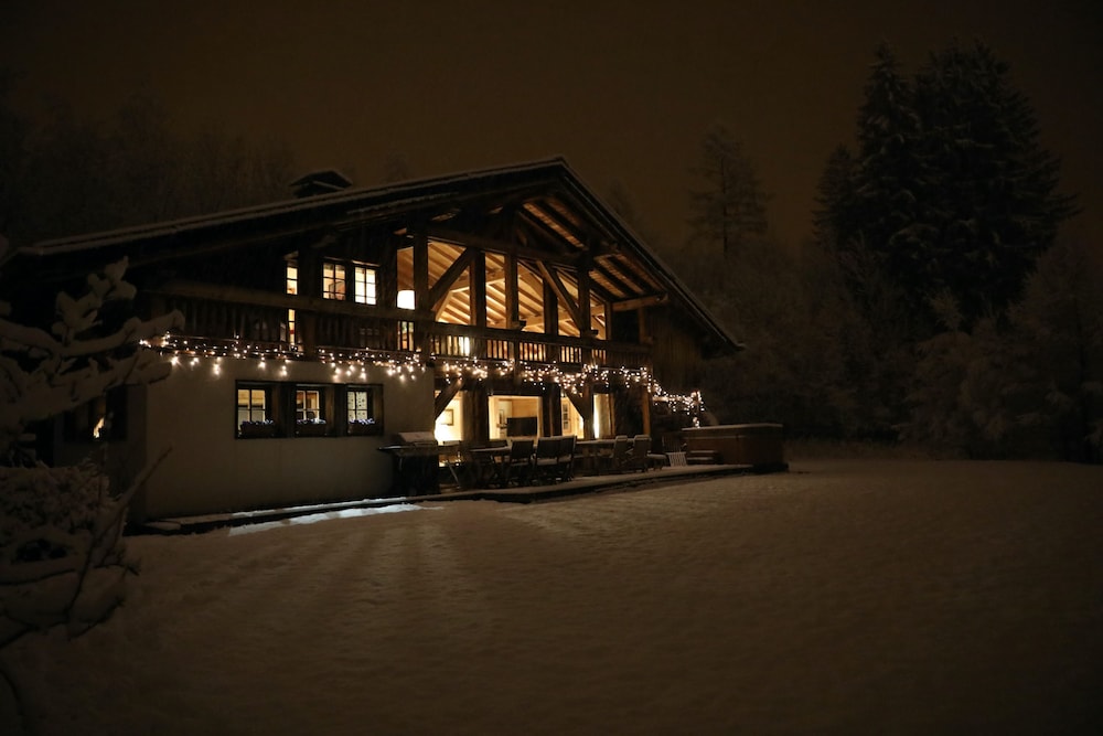 Magnificent Chalet Valhalla 5 Central Chamonix