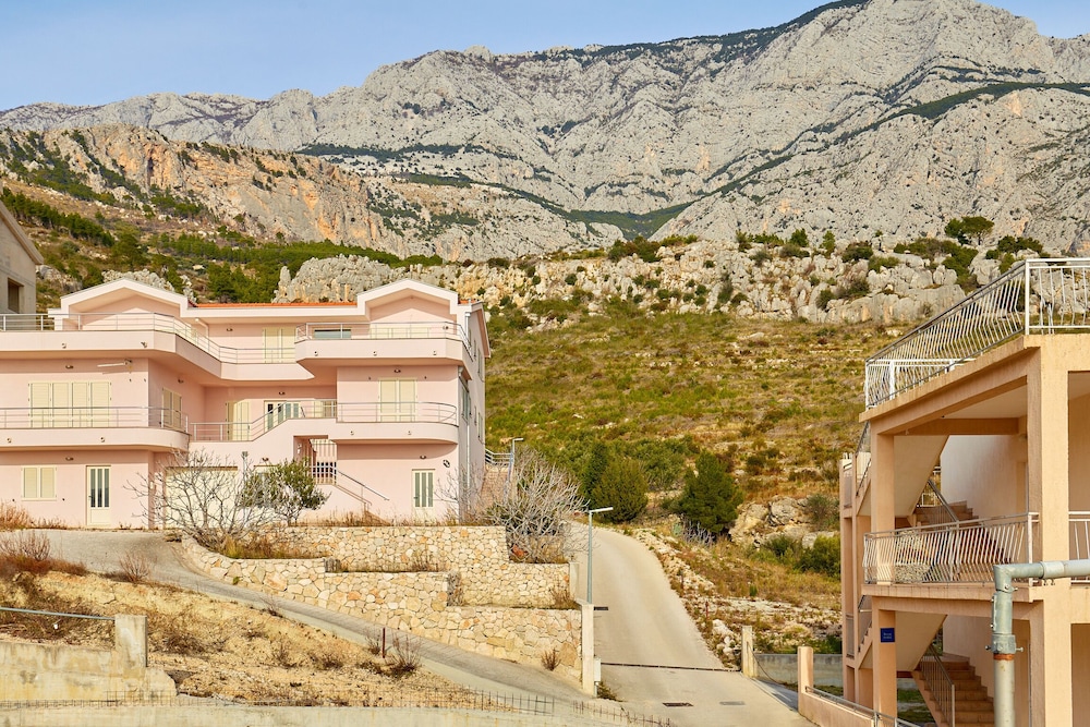 Apartments Zelic Tucepi