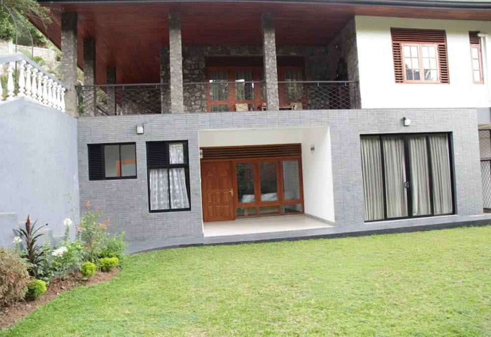AA Circuit bungalow