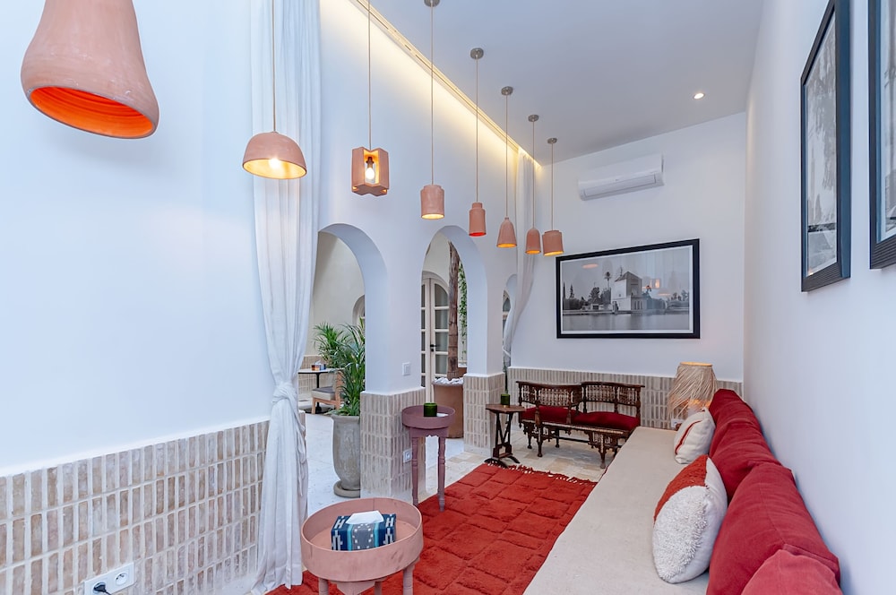 Riad k-white view 4