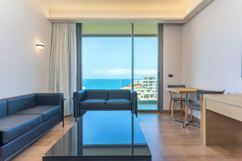 Jounieh Living - Residences by Local Host