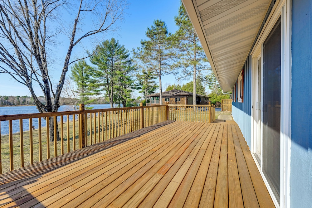 Family-friendly Lakefront Retreat in Tomahawk!