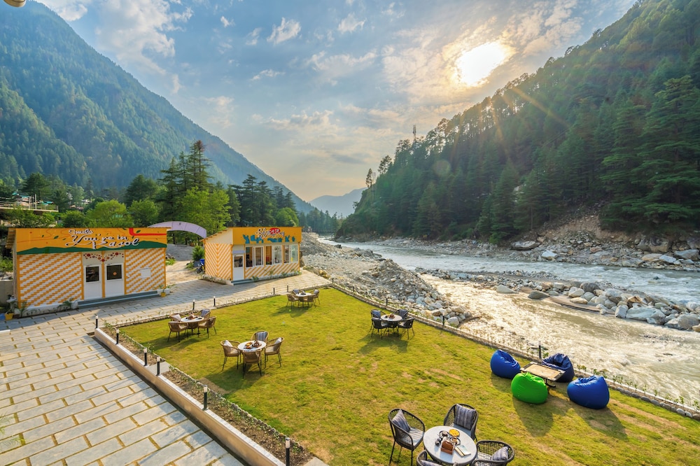 The Social Stays Kasol