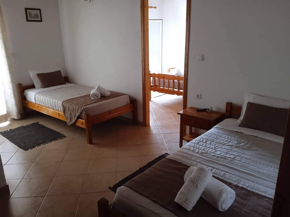 Likourgos beach apartments