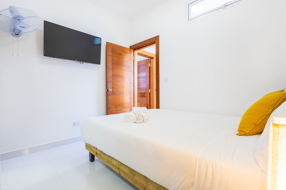New Modern 2-lvl Punta Cana Villa in Gated Community With Private Pool Rooftop Jacuzzi