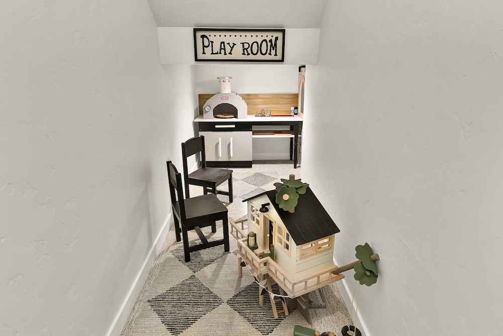 Spa Nights Game Room Fun Luxe 5BR Sleeps 17