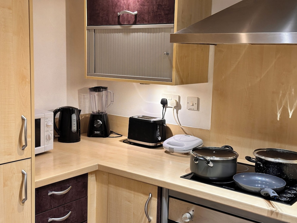 Charming Birmingham Apartment With Mini Balcony and Wifi With a Free Parking