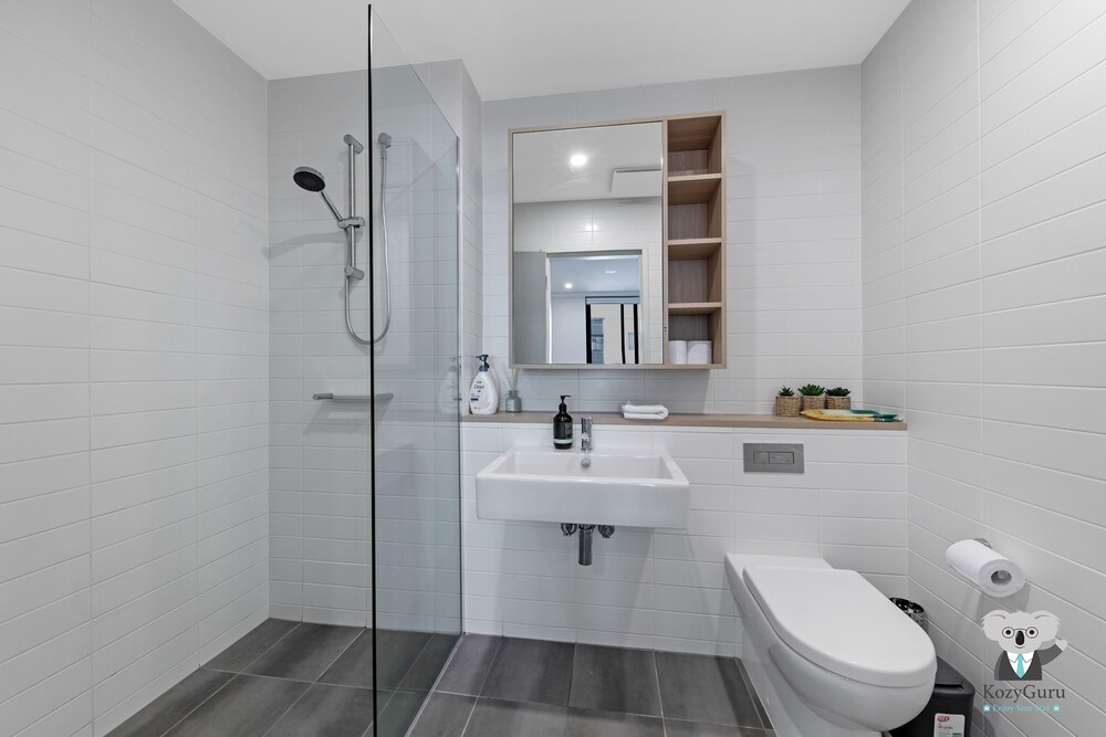 Kozyguru | Penrith | 2 Bed 2 Bath Apt Free Parking