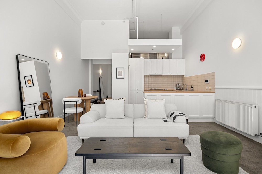 Classic 1-bed City Stay Near Eateries and Laneways