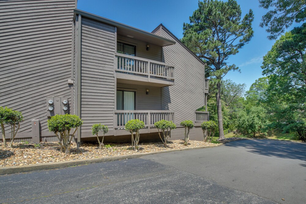 1 Mi to Boating: Pool-view Haven in Lake Hamilton!