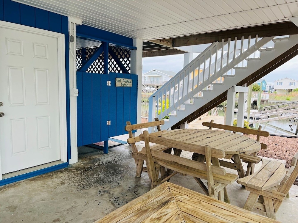Heaven's Anchor 3 Bedroom Home by RedAwning