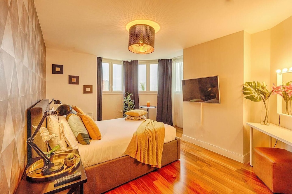 Luxury 9ine Beautiful Broad Street Apartment view 3