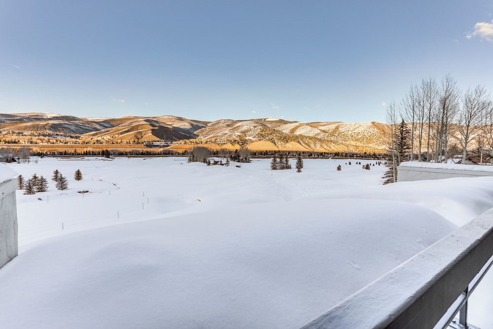 Seasons Lodge at Arrowhead: Beaver Creek Condo!