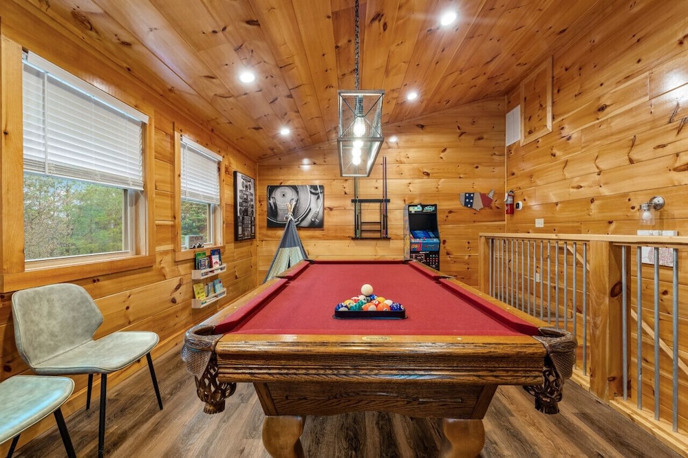 Rustic Mountain Retreat by Ghosal Luxury Lodging - Property Image 13