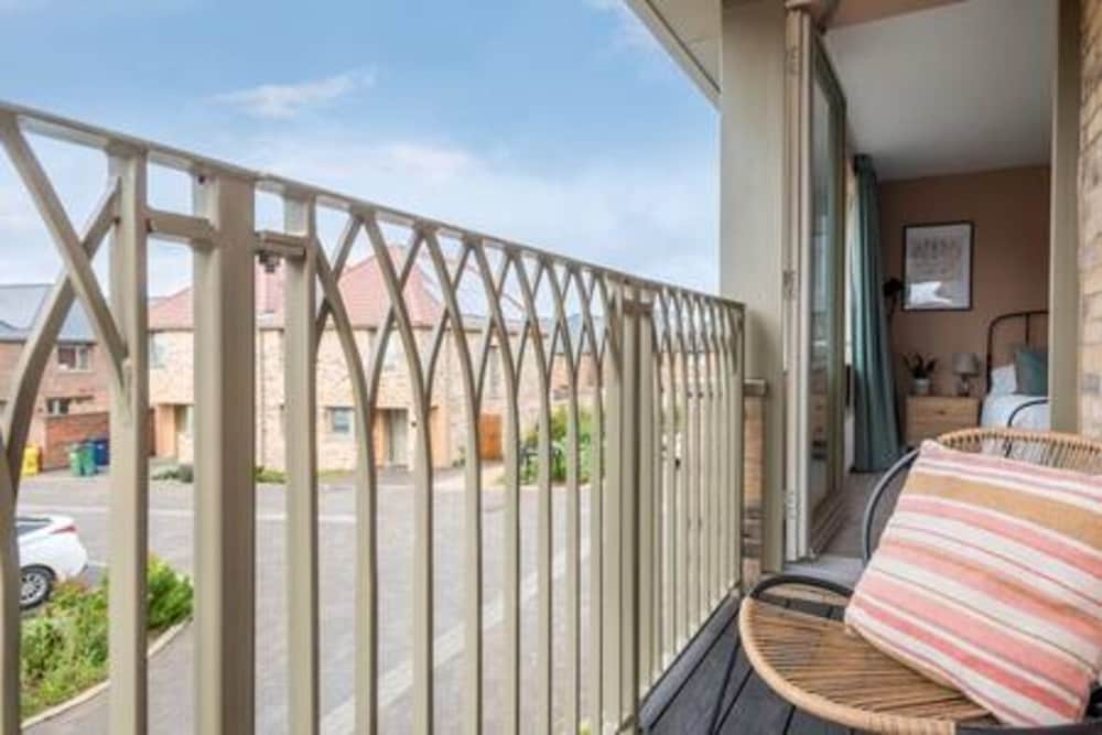Family-friendly Getaway - Garden Parking Sleeps 7