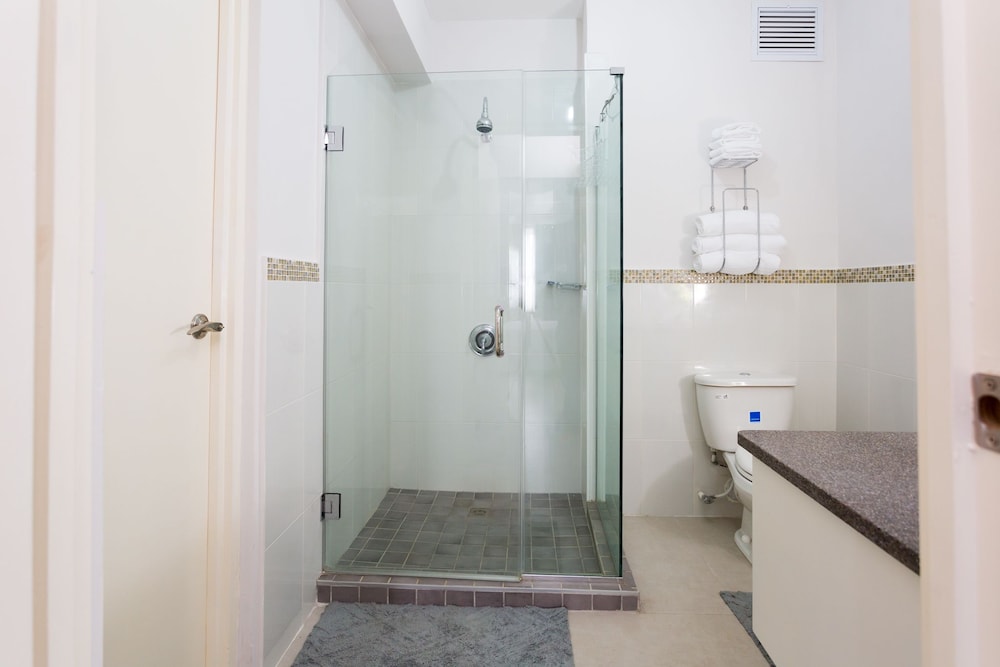 Kingston Luxury Guest Apt at Sullivan
