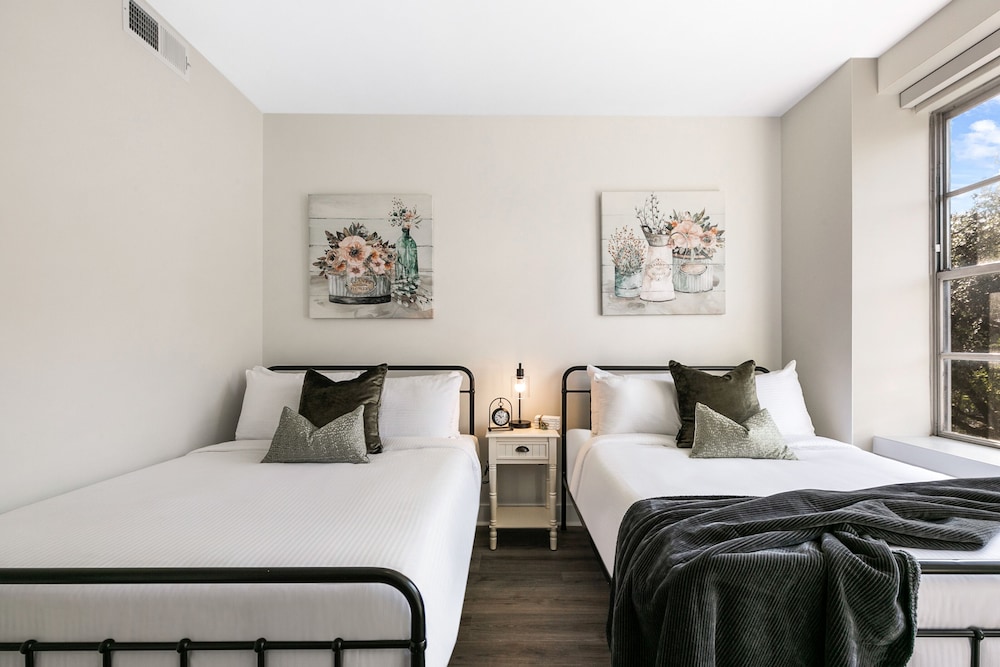 New Orleans Vacations - Modern 4BR Condo in the Heart of NOLA - Property Image 56