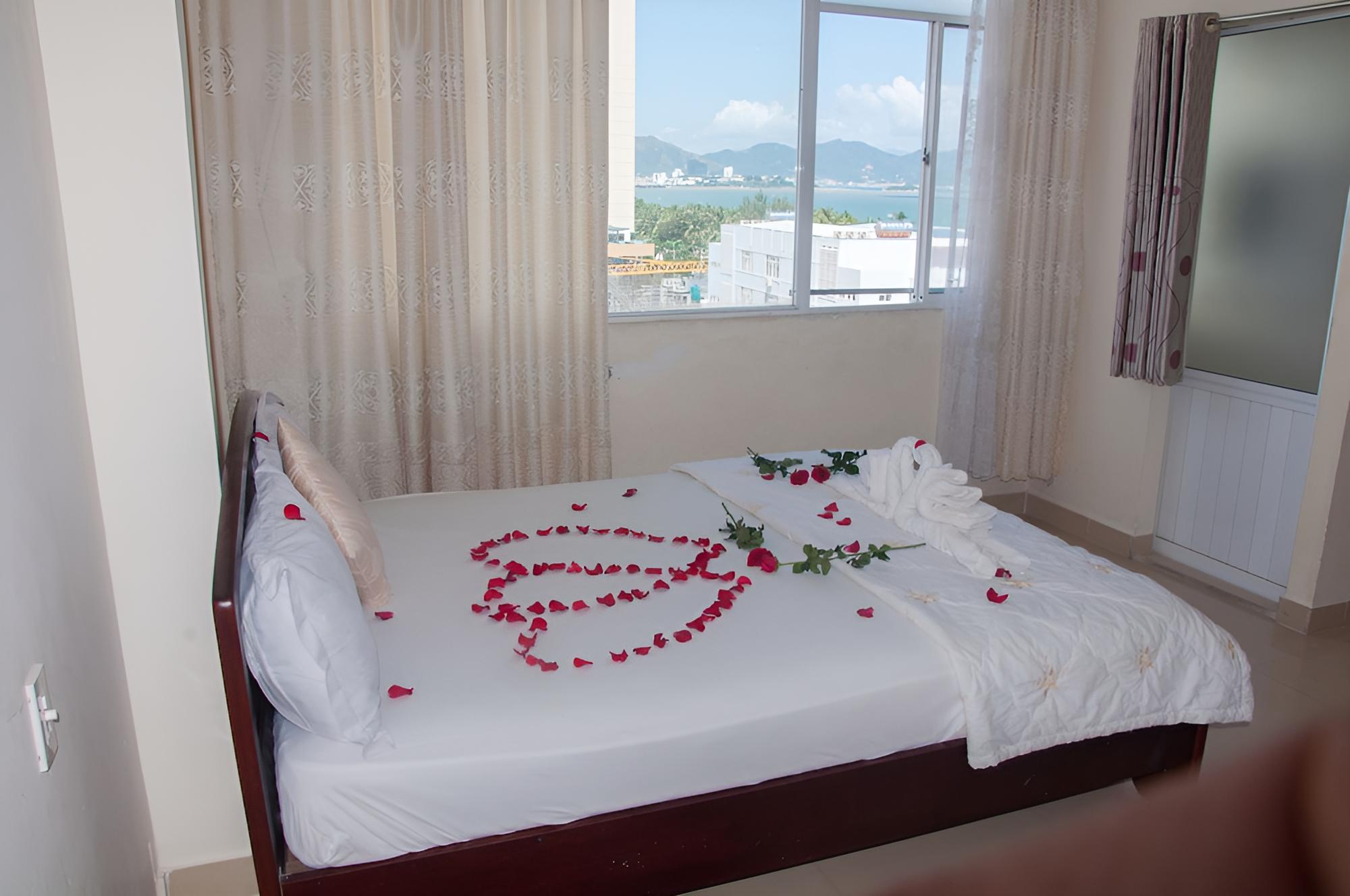 Queen Hotel 7