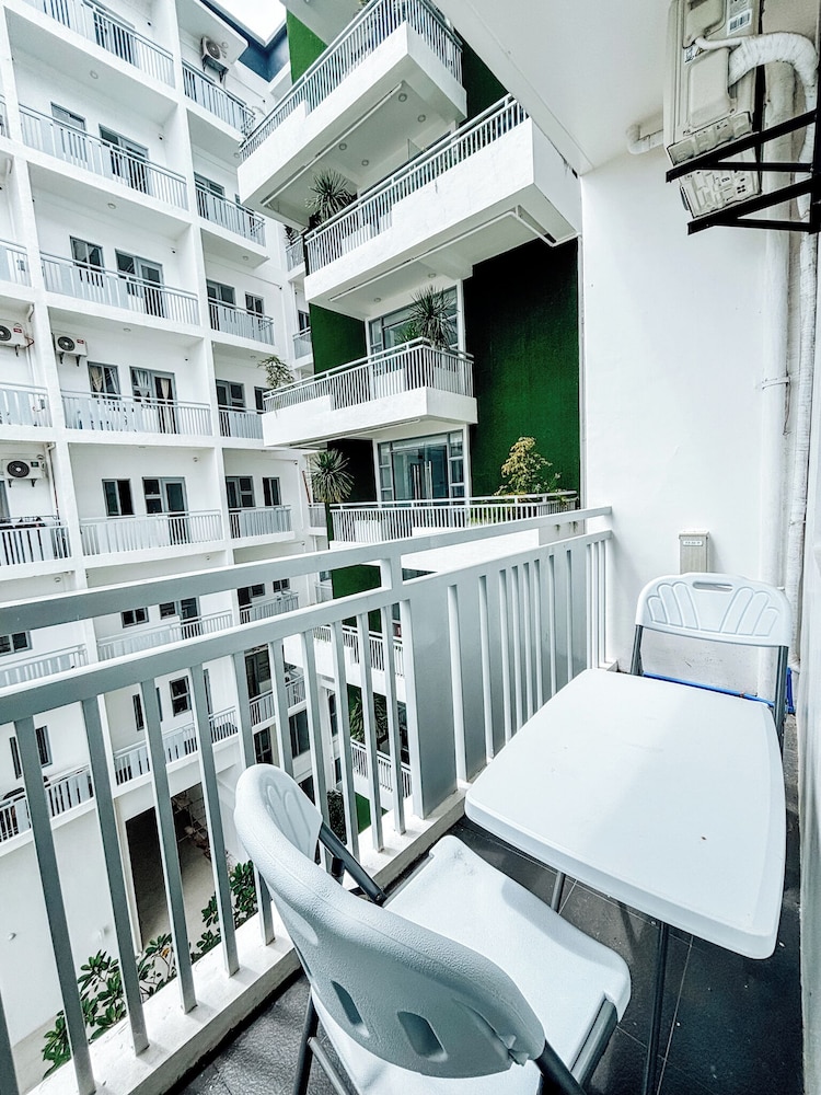 A Minimalist Urban Retreat
