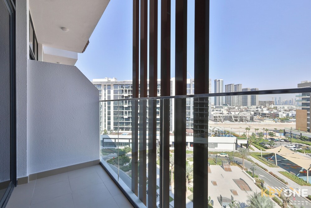 Modern Elegance Studio in Azizi Riviera
