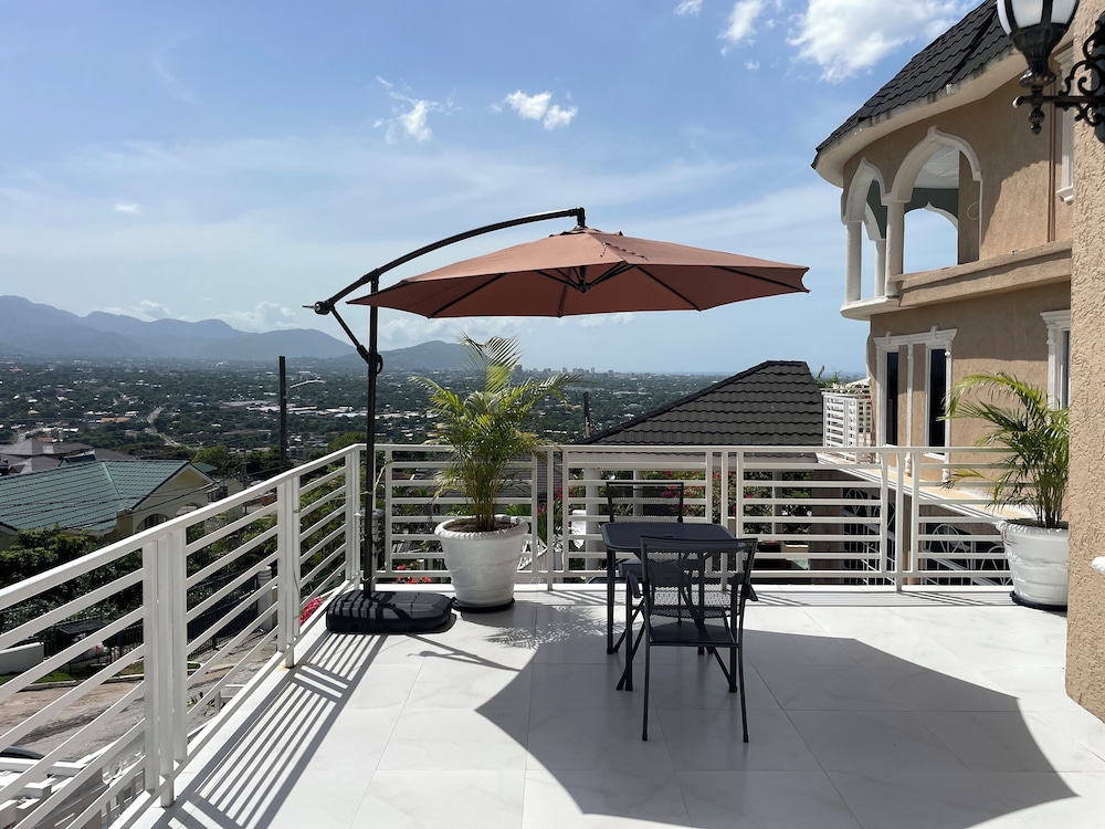 360 Rokview Suites
