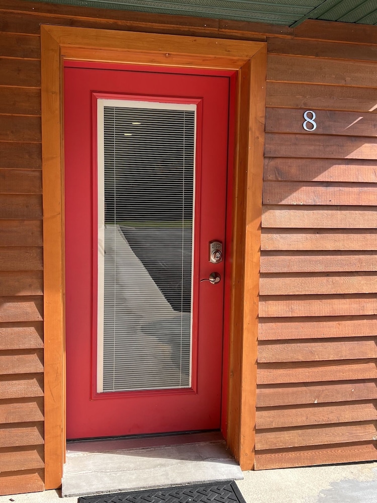 Tahquamenon Suites Lodging
