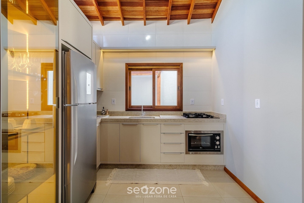 Beautiful House w/ Barbecue in Porto Belo Opx0194