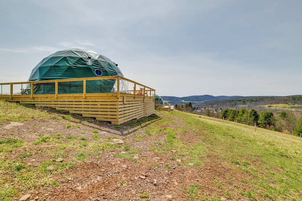 Glamping Getaway at The Coyote Dome in Franklin