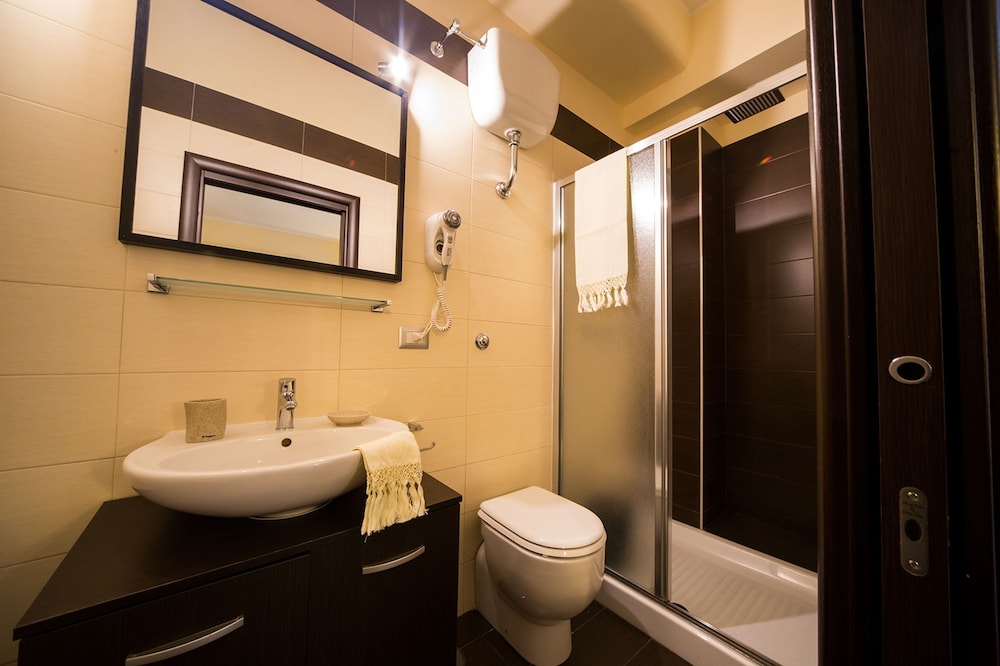 Mikale Rooms