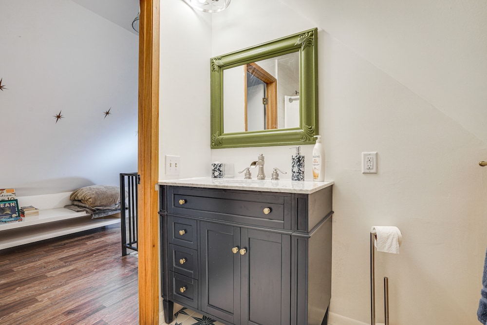 Saint Paul Vacation Rental Near Shopping & Dining!
