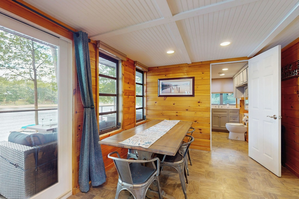 2 BR Lakefront House w/ Hot Tub in ADK Park